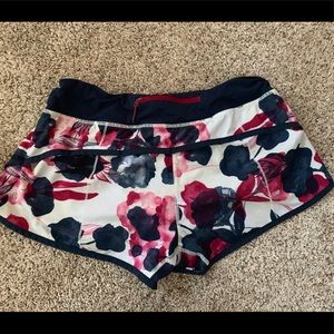 Lululemon Speed Short, Floral Size 10